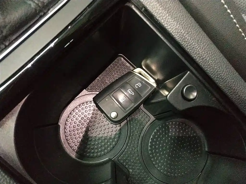 Volkswagen Sagitar 2023 300TSI DSG Surpassing Edition фото 17