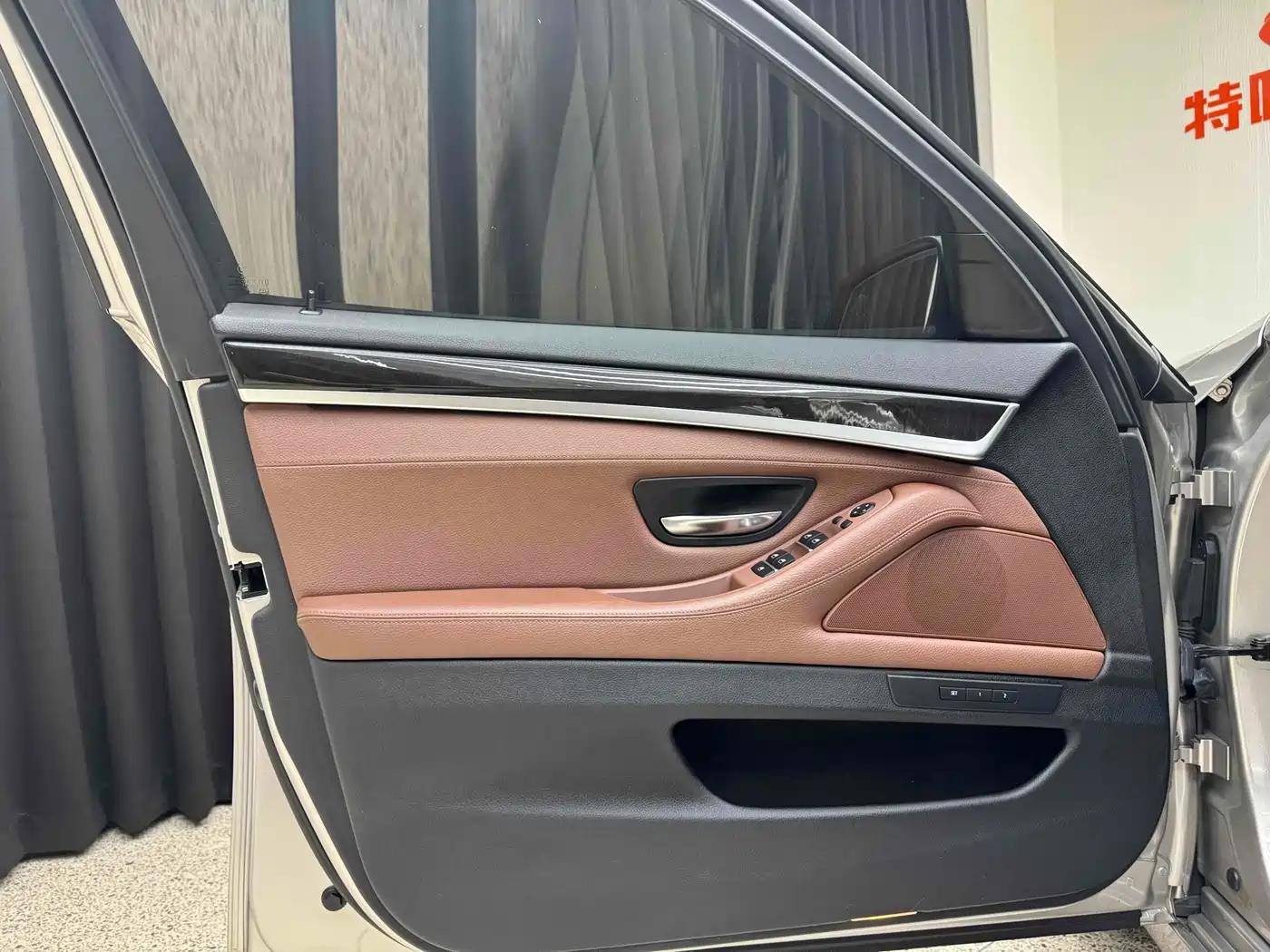 BMW 5 Series 2014 525Li Leading фото 13