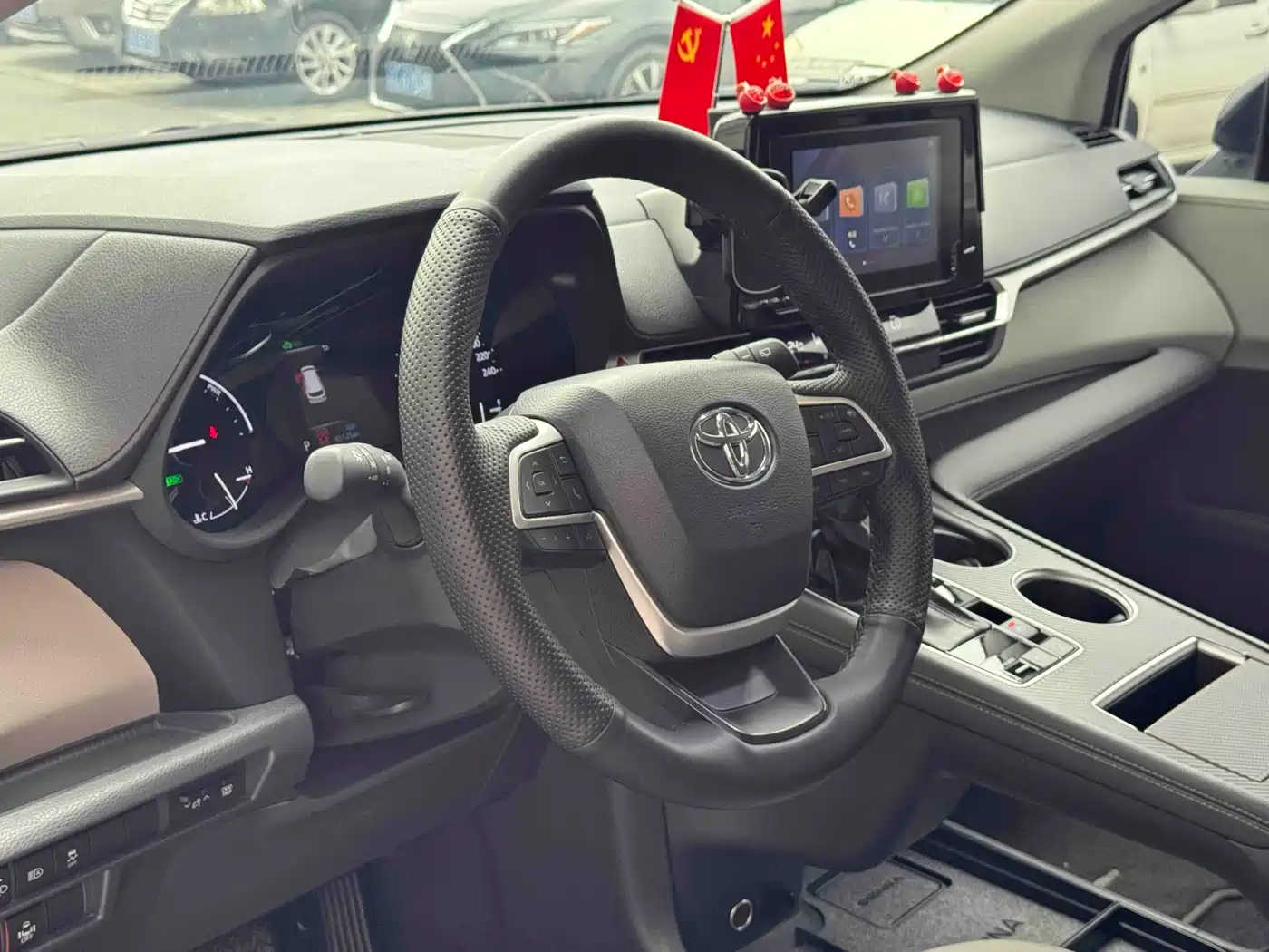 Toyota Sienna 2023 2.5L Hybrid Comfort Edition фото 7