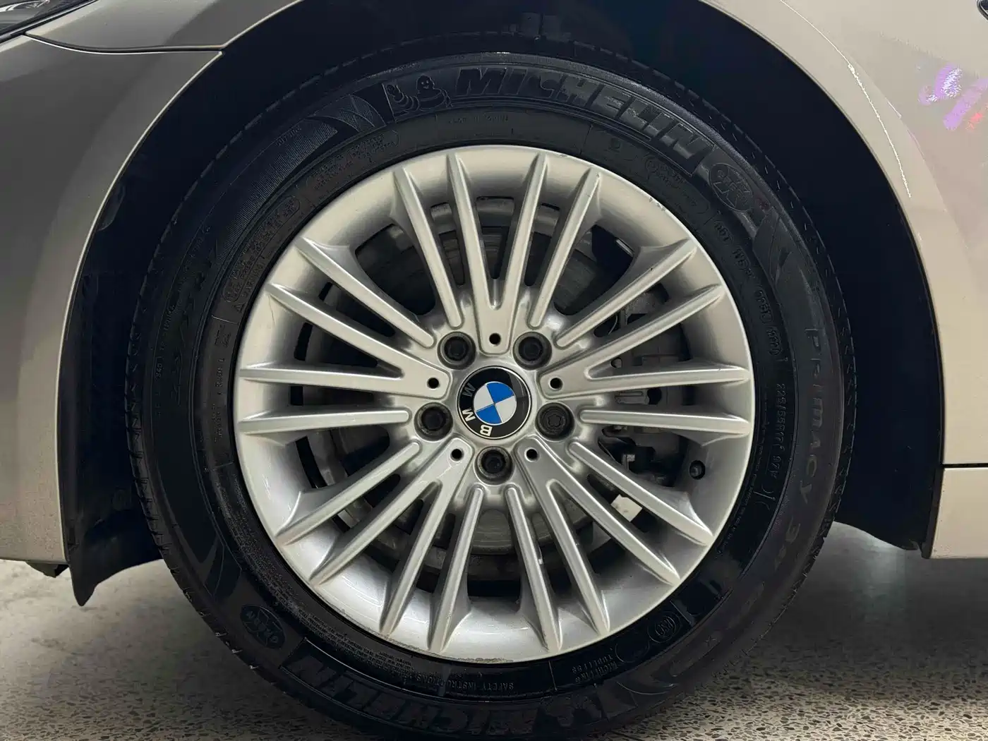 BMW 5 Series 2014 525Li Leading фото 8