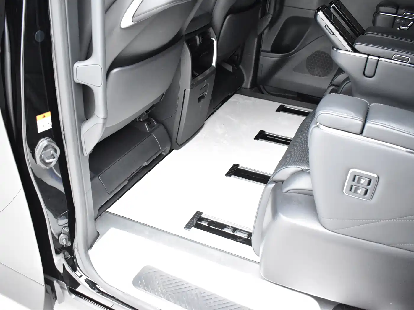 Toyota Vellfire 2024 Crown Hybrid 2.5L Executive Premium Edition фото 17