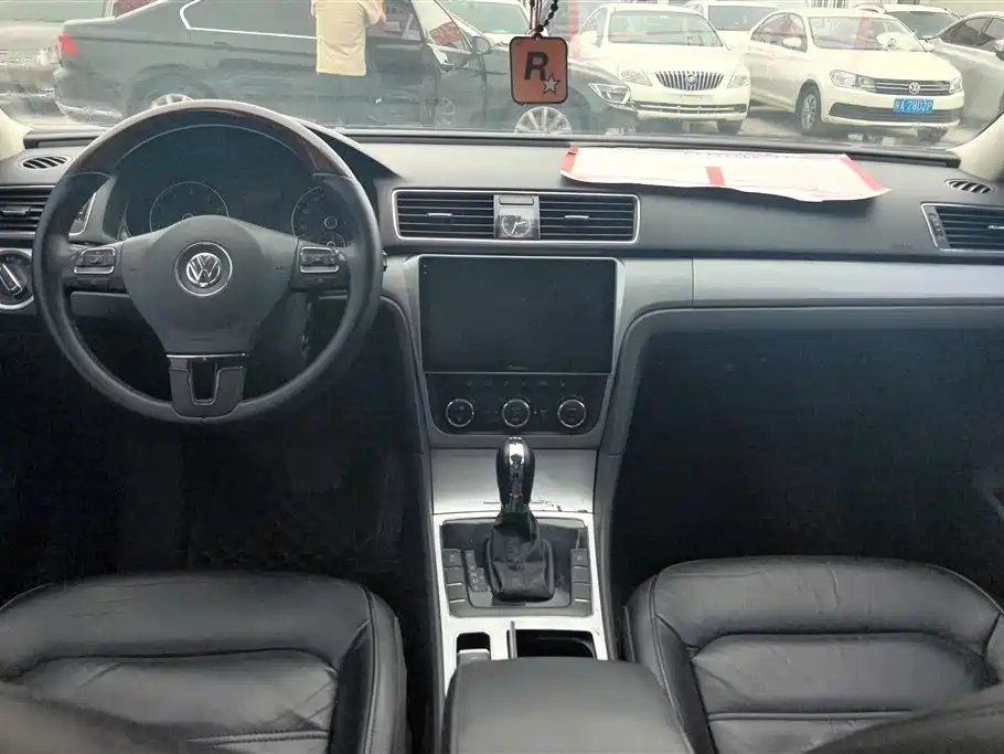 Volkswagen Passat 2014 1.8TSI DSG Luxury Edition фото 12