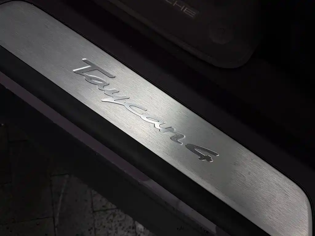 PORSCHE TAYCAN