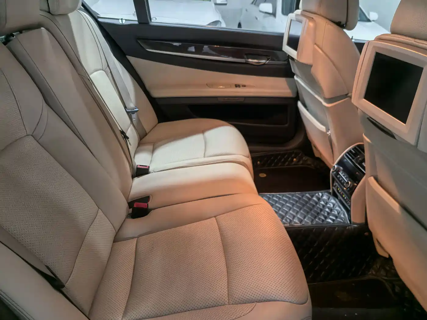 BMW 7 Series 2009 730Li Luxury фото 20