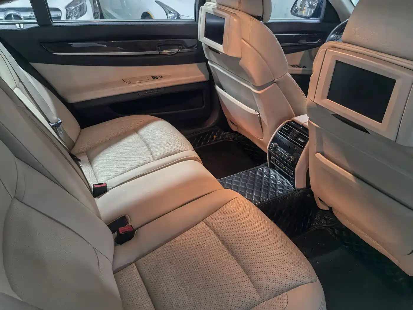 BMW 7 Series 2009 730Li Luxury фото 21