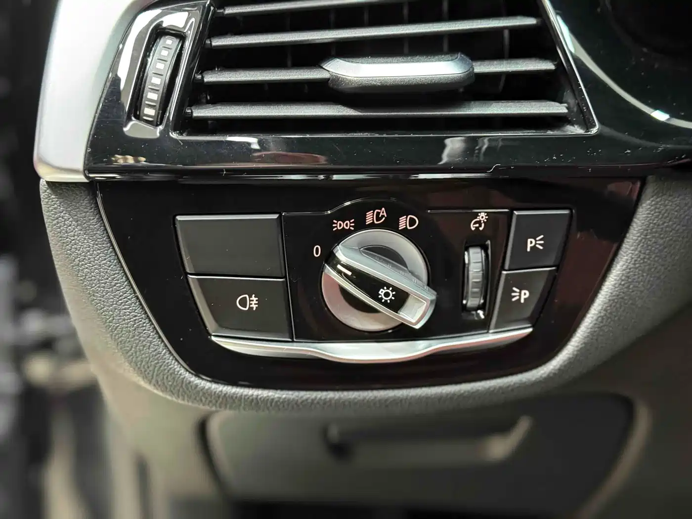 BMW 5 Series 2023 530Li Leading M Sport Package фото 16