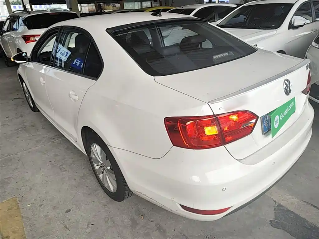 Volkswagen Sagitar 2014 Facelift 1.6L Automatic Comfort фото 5