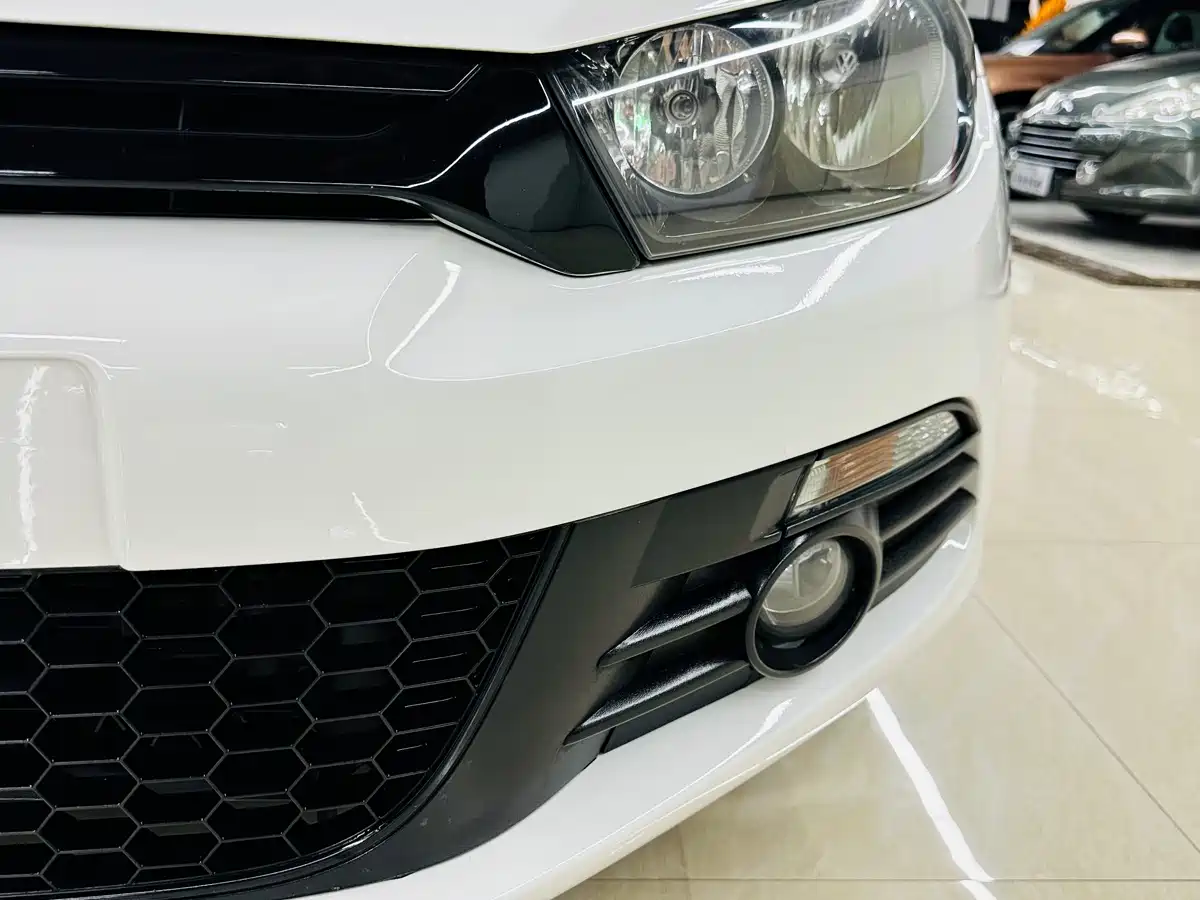Volkswagen Scirocco 2010 2.0TSI Luxury Edition фото 9