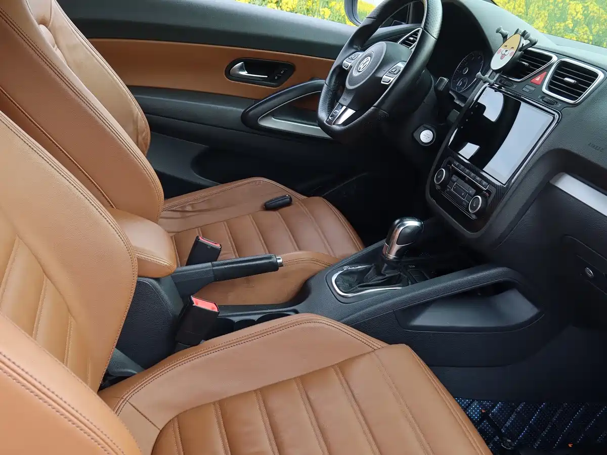 Volkswagen Scirocco 2011 2.0TSI Luxury фото 4