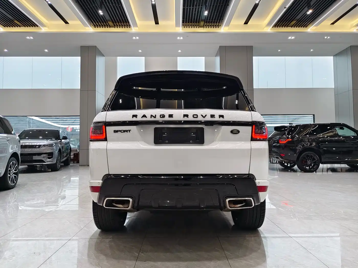 Land Rover Range Rover Sport 2021 3.0 L6 Gloss Black Edition фото 19