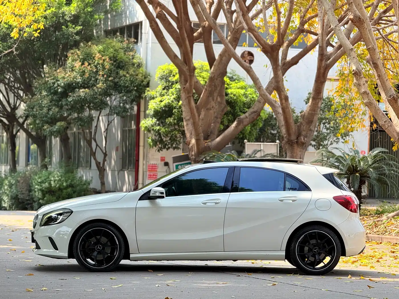 Mercedes-Benz A-Class (Import) 2017 A 200 Fashion Edition фото 10