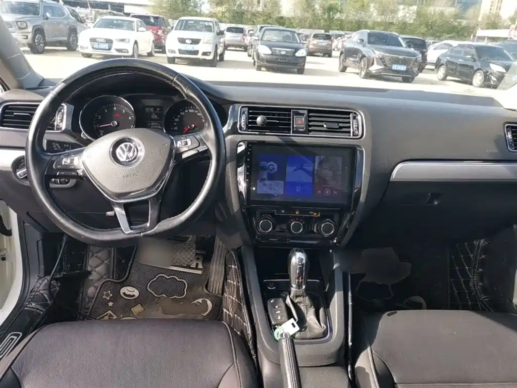 Volkswagen Sagitar 2018 1.6L Automatic Comfort фото 10