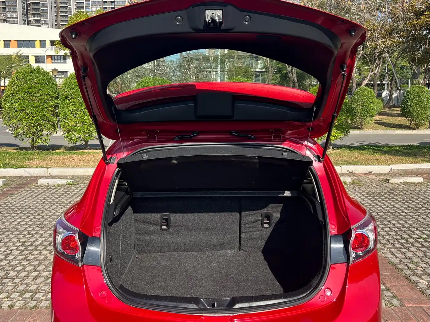 Mazda Mazda3 (Import) 2010 2010 Hatchback 1.6 Automatic Luxury