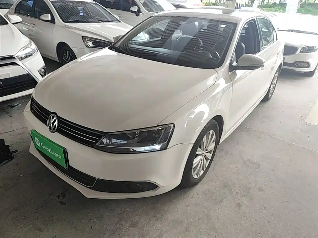 Volkswagen Sagitar 2014 Facelift 1.6L Automatic Comfort фото 2