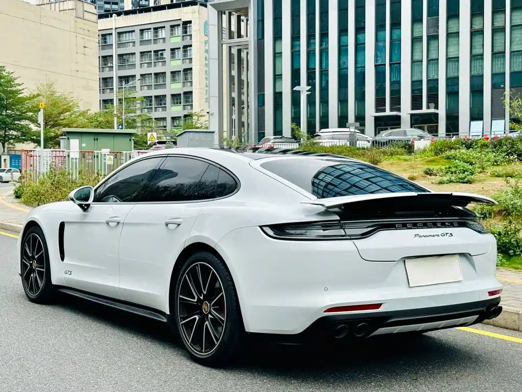 Фото 8 - Porsche Panamera