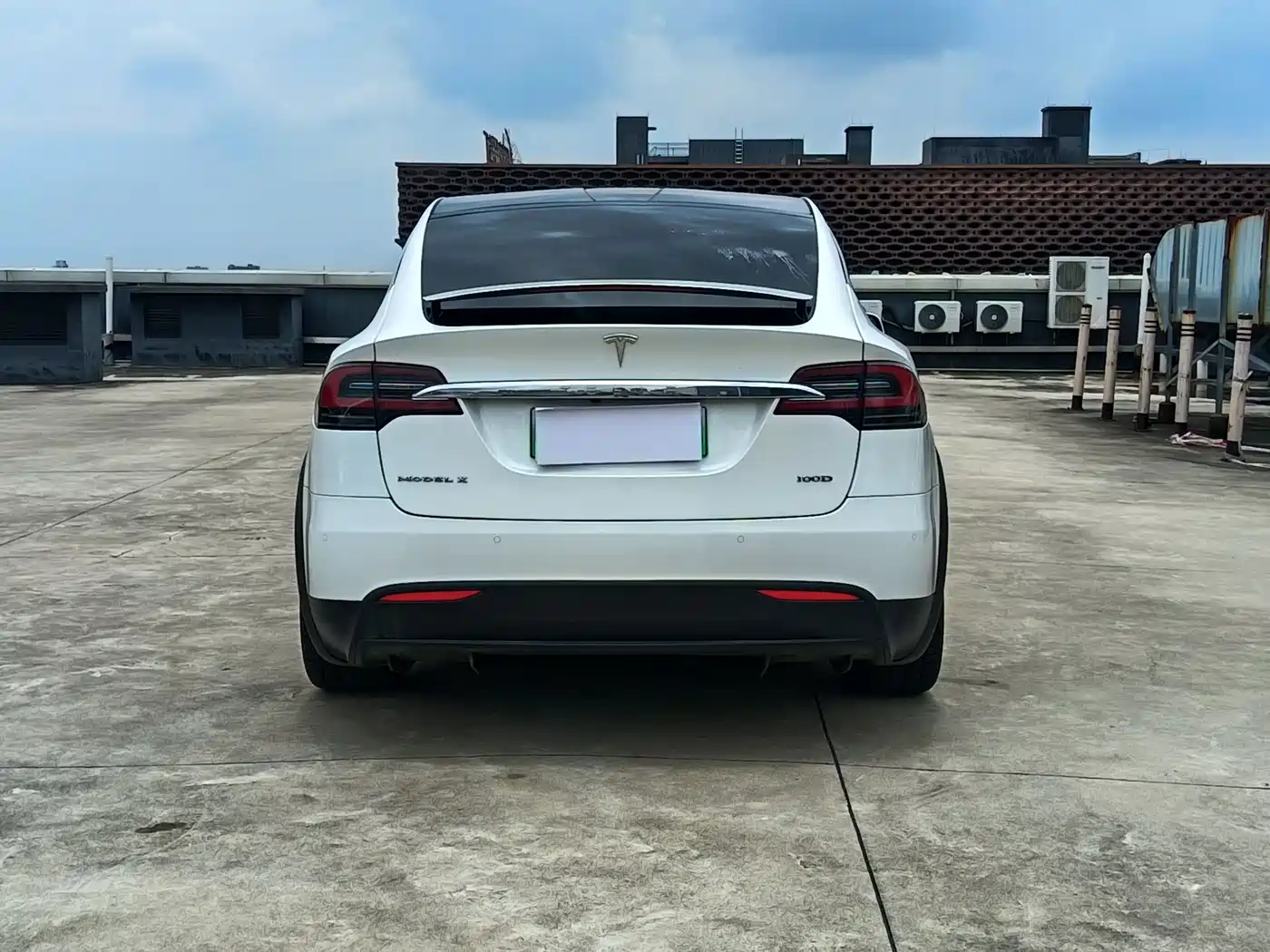 TESLA MODEL X