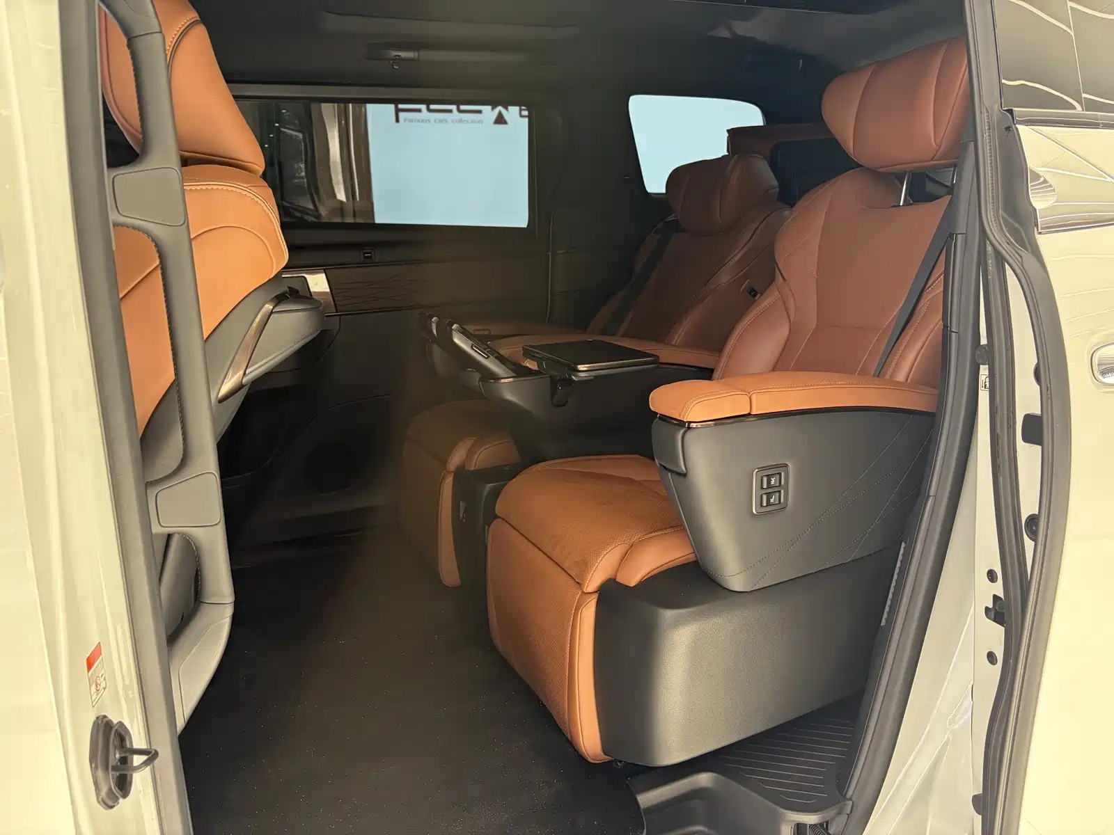 Фото 20 - Toyota Vellfire