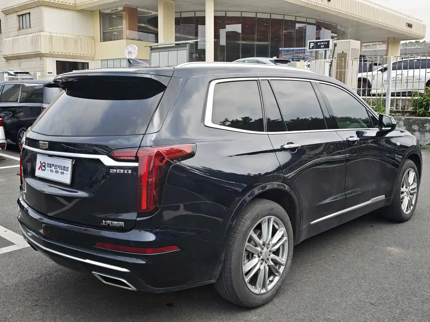 CADILLAC XT6