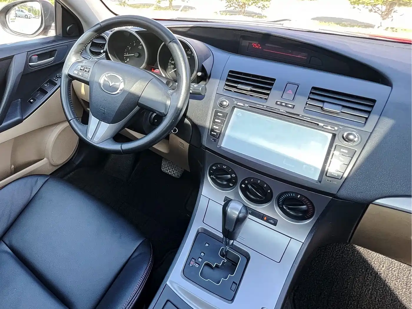 Mazda Mazda3 (Import) 2010 2010 Hatchback 1.6 Automatic Luxury
