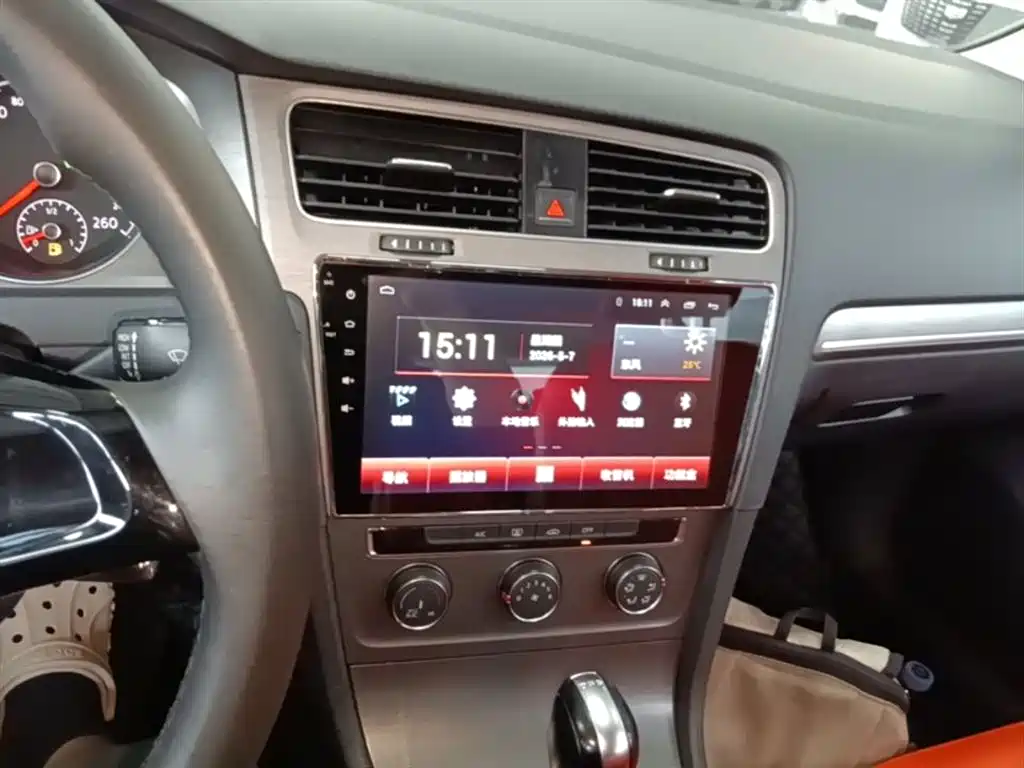 Volkswagen Golf 2016 230TSI Automatic Comfort фото 13