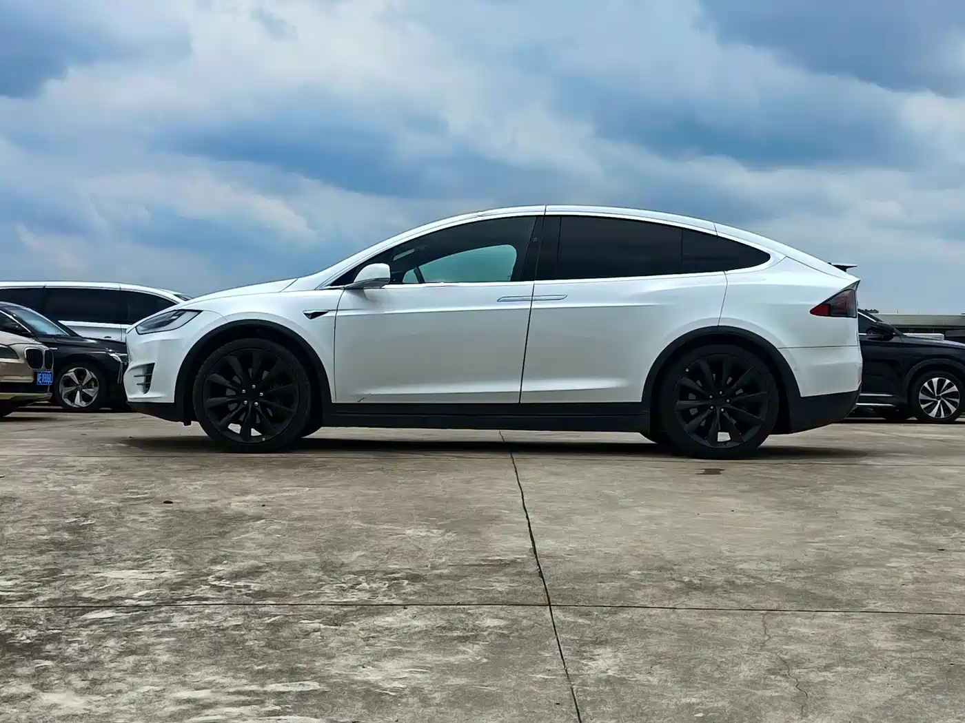 TESLA MODEL X