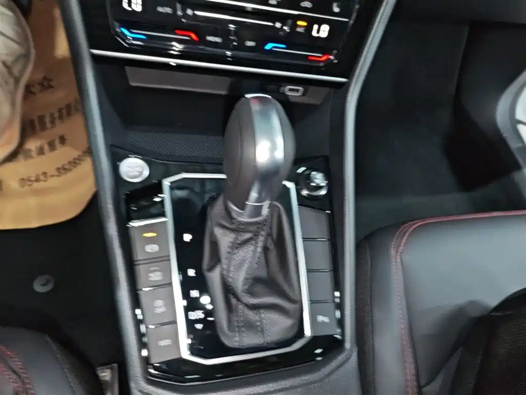 Volkswagen Lavida 2024 Model 300TSI DSG Starlight Leading Edition фото 14