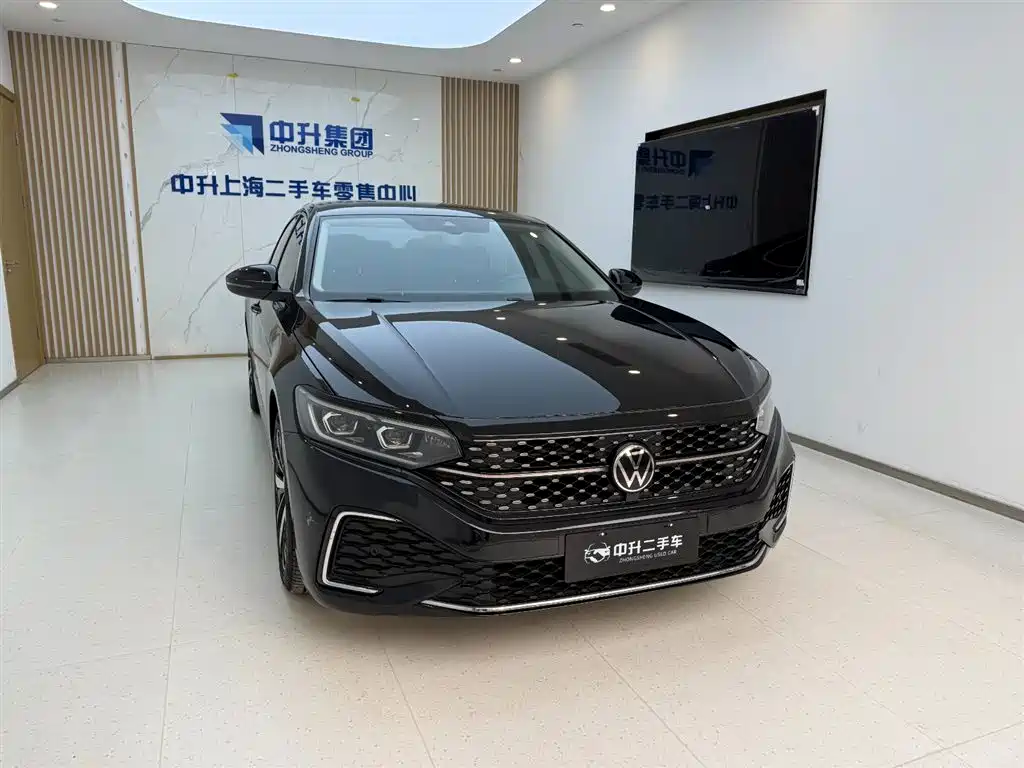 Volkswagen Passat 2022 330TSI Starlight Luxury Edition фото 6