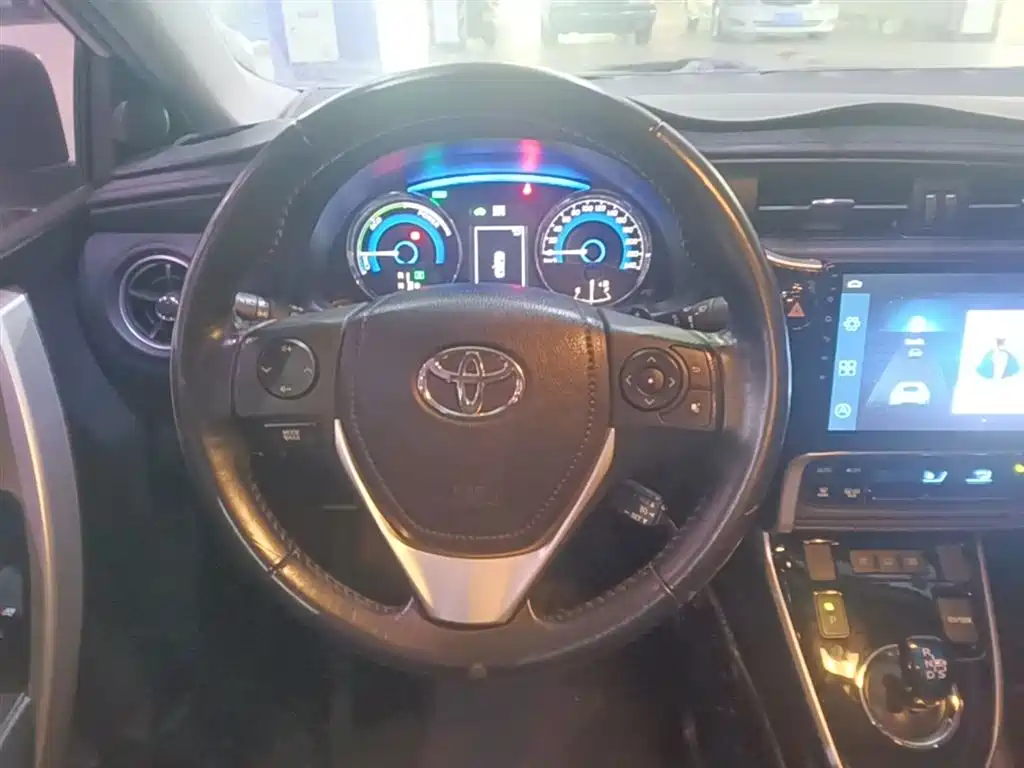 Toyota Corolla 2018 Hybrid 1.8L E-CVT Smart Edition фото 11