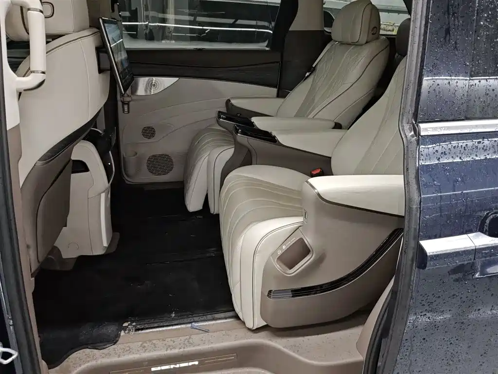 Denza D9 2022 DM-i 970 AWD Flagship фото 13