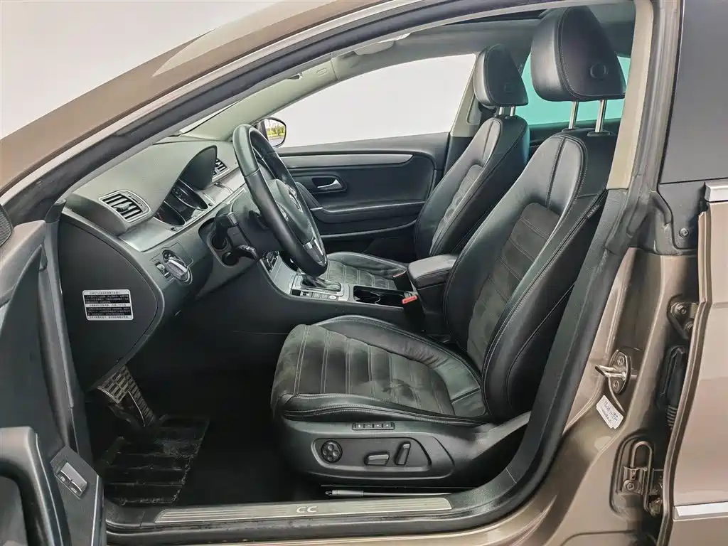 Volkswagen FAW-Volkswagen CC 2012 Model 2.0TSI Ultimate фото 10