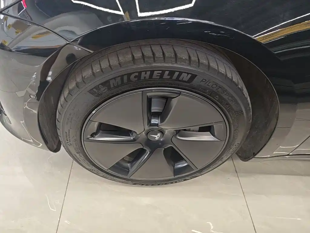 Фото 23 - Tesla Model 3