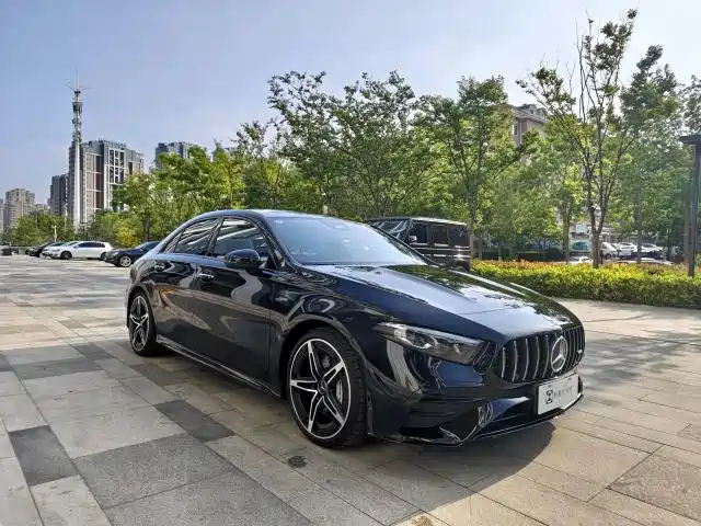 Mercedes-Benz A-Class AMG 2025 AMG A 35 L 4MATIC фото 3