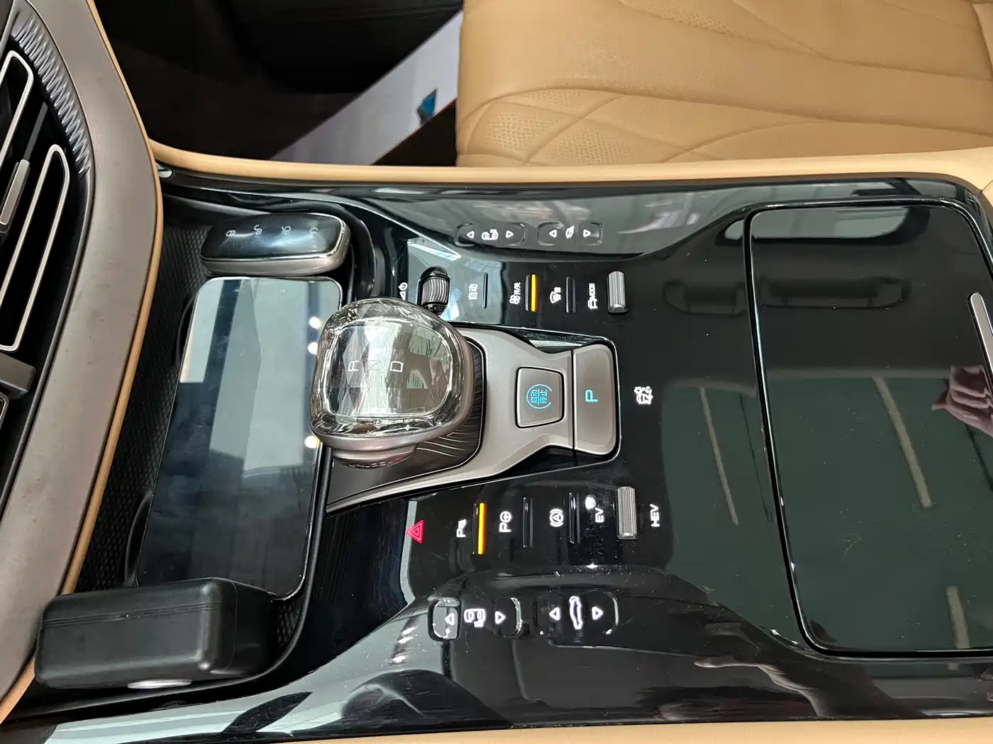 Denza D9 2022 DM-i 970 AWD Flagship фото 31