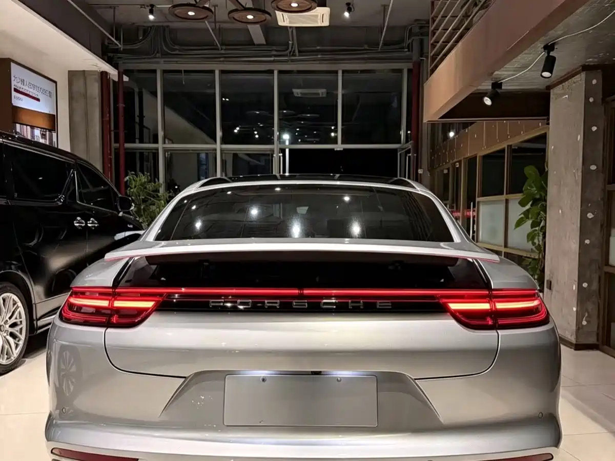 Фото 8 - Porsche Panamera