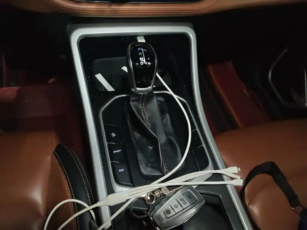 Фото 15 - Geely Emgrand X6