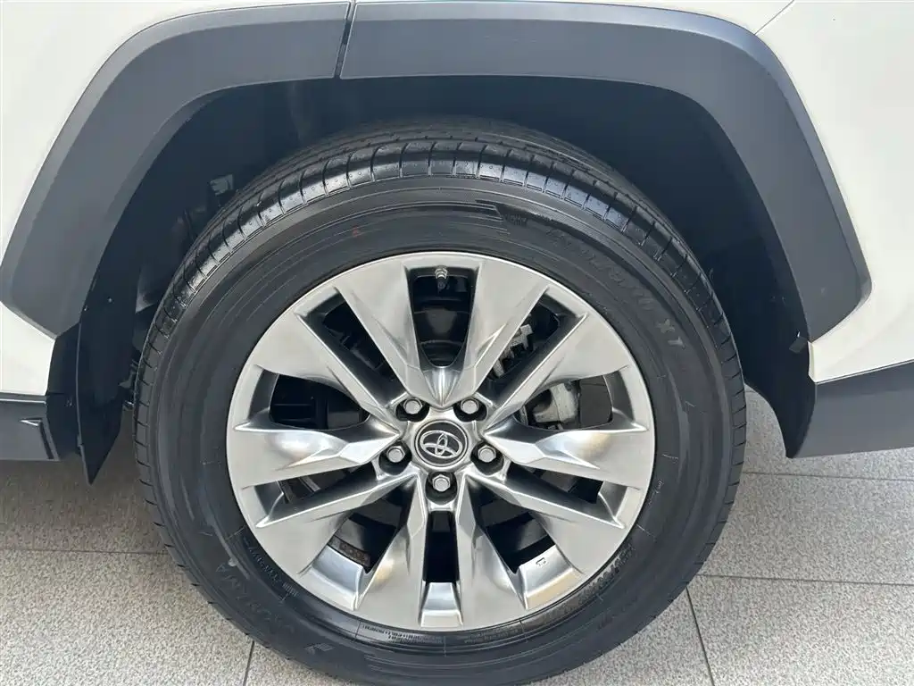 Toyota Wildlander 2022 2.0L CVT FWD Luxury PLUS Edition фото 19