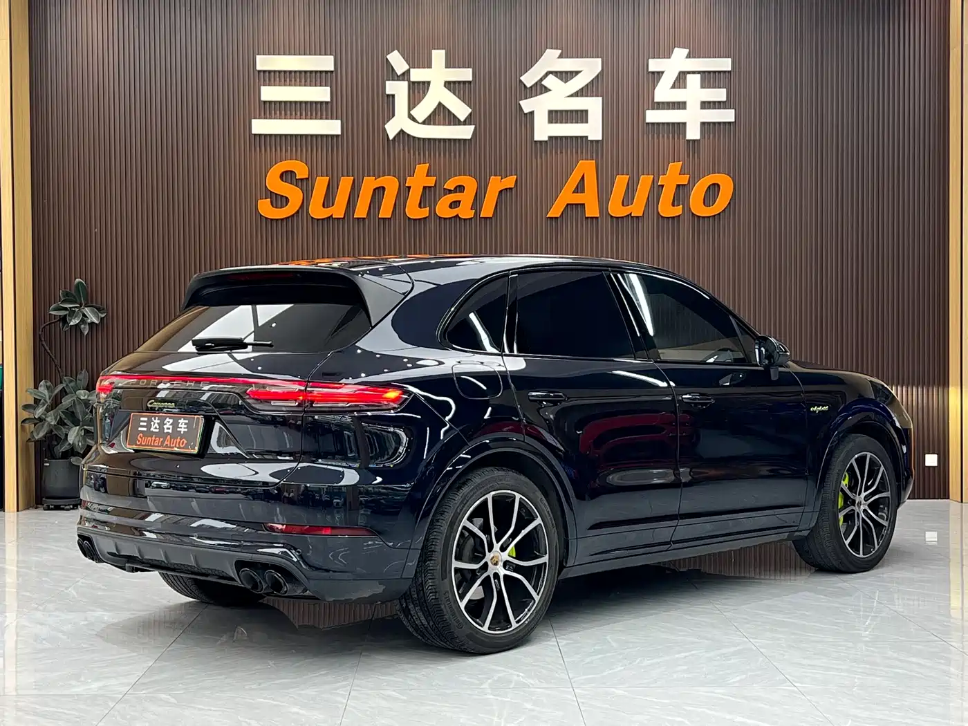 Porsche Cayenne New Energy 2023 Cayenne E-Hybrid 2.0T Platinum Edition фото 6