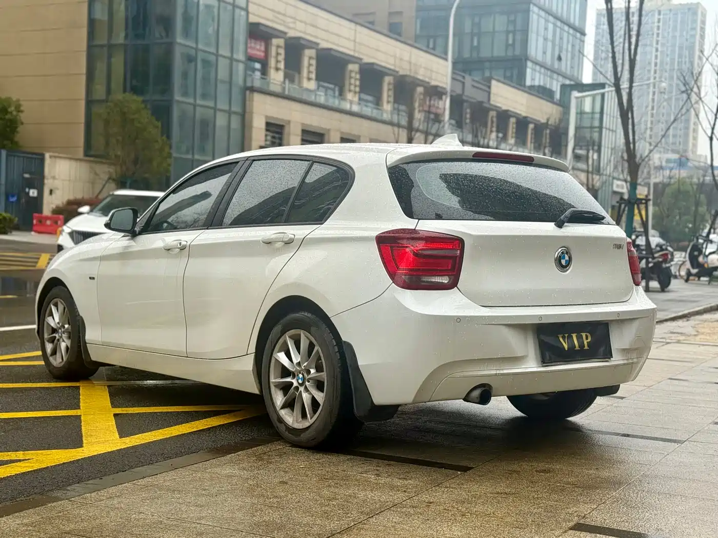 BMW 1 Series (Import) 2013 Facelift 116i Urban Model фото 17