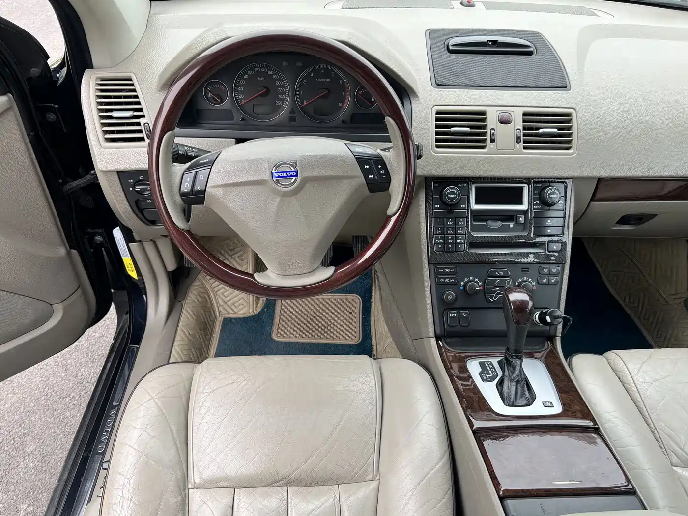 Volvo XC90 2009 2006 4.4 V8 AWD 5-seater Executive