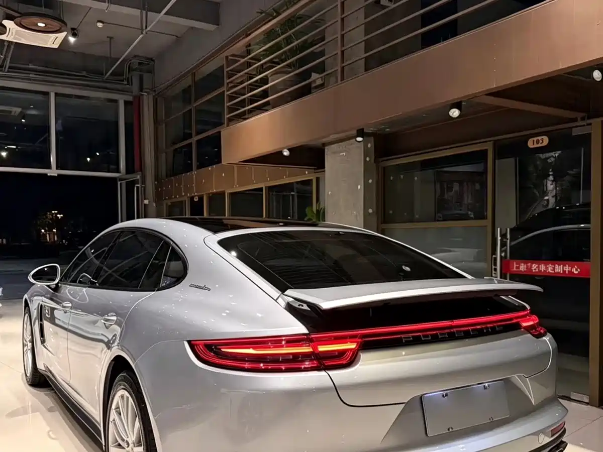 Фото 9 - Porsche Panamera