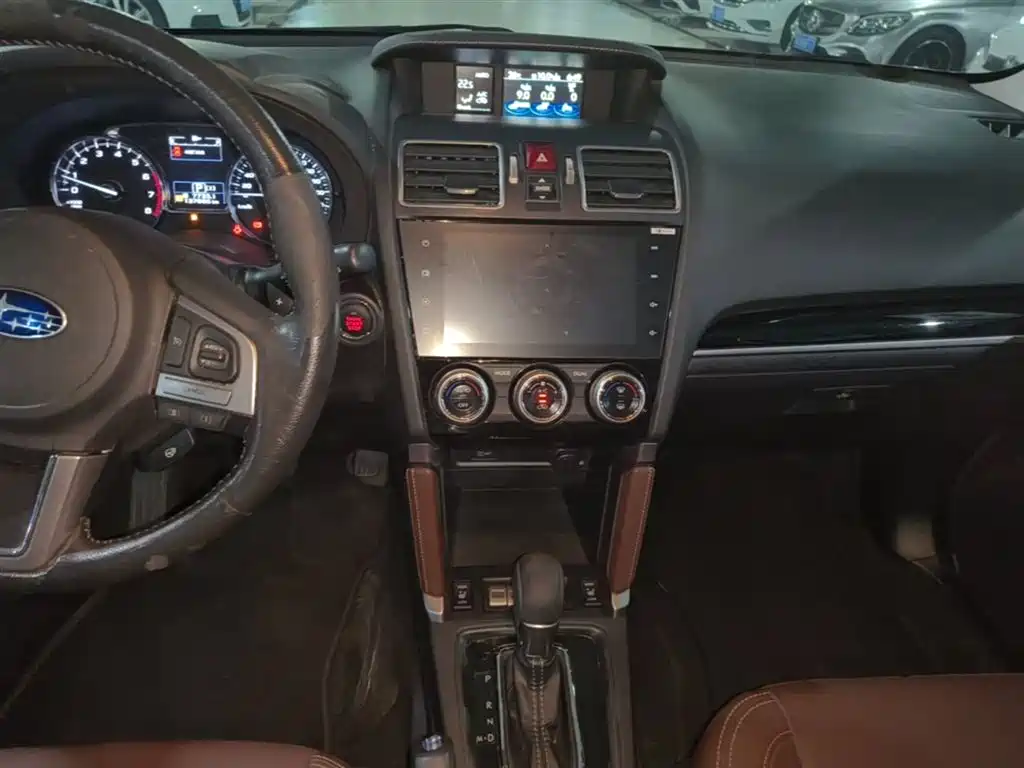 Subaru Forester 2017 2.5i Luxury Special Edition фото 13