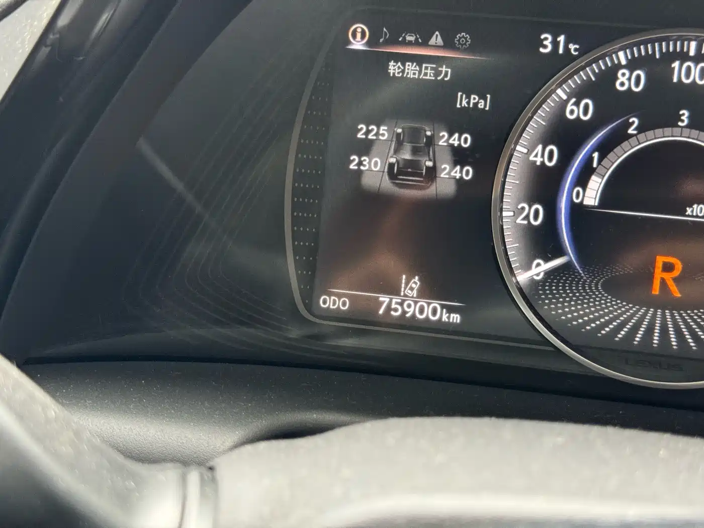 Фото 9 - Lexus ES