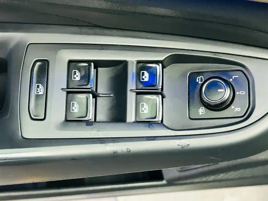 Volkswagen Passat 2019 Model 330TSI Luxury Edition China V фото 18