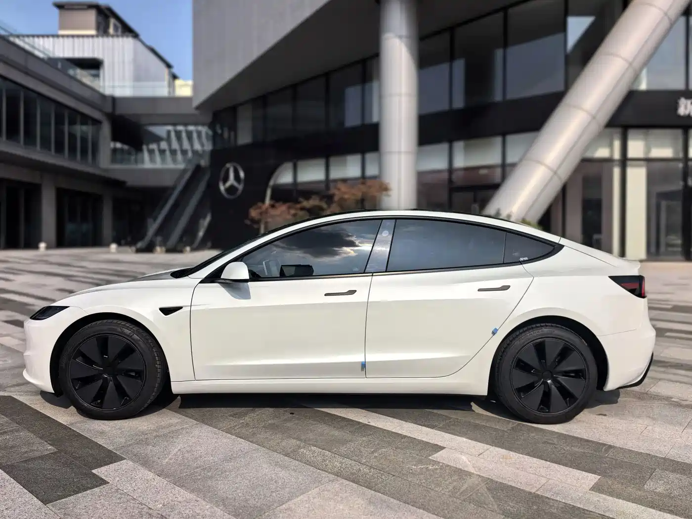 Tesla Model 3 2026 2025 Model Year Facelift Rear-Wheel Drive