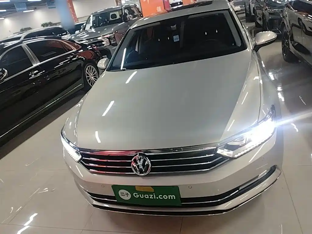 Volkswagen Magotan 2018 Facelift 330TSI DSG Luxury фото 3