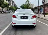 Photo 4 - Hyundai Verna