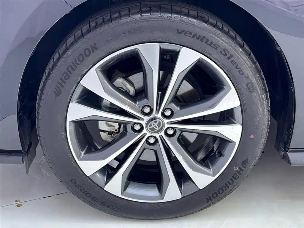Toyota Granvia 2024 2.5L Hybrid Premium PLUS фото 11