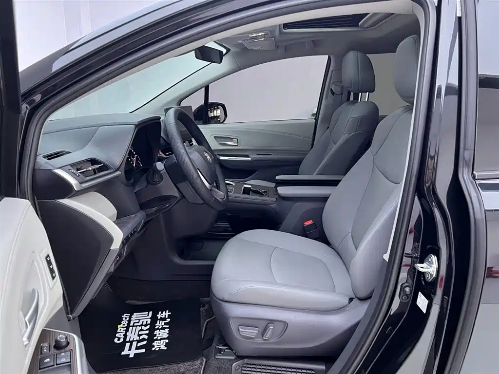 Toyota Granvia 2024 2.5L Hybrid Premium PLUS фото 14