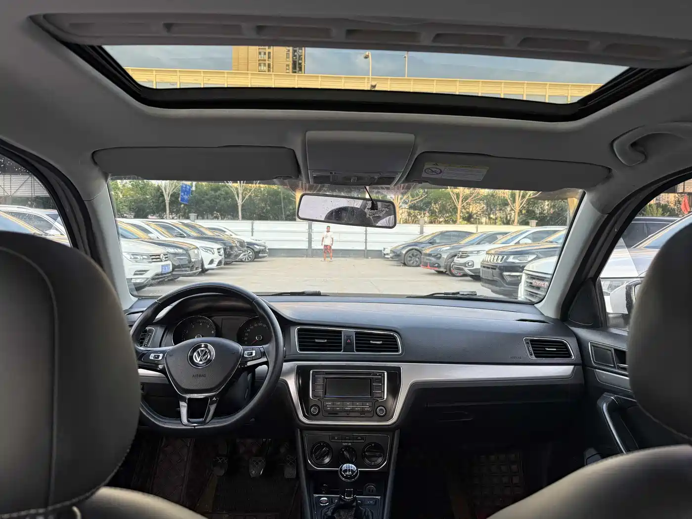 Volkswagen Lavida 2015 1.6L Manual Trend Edition фото 5