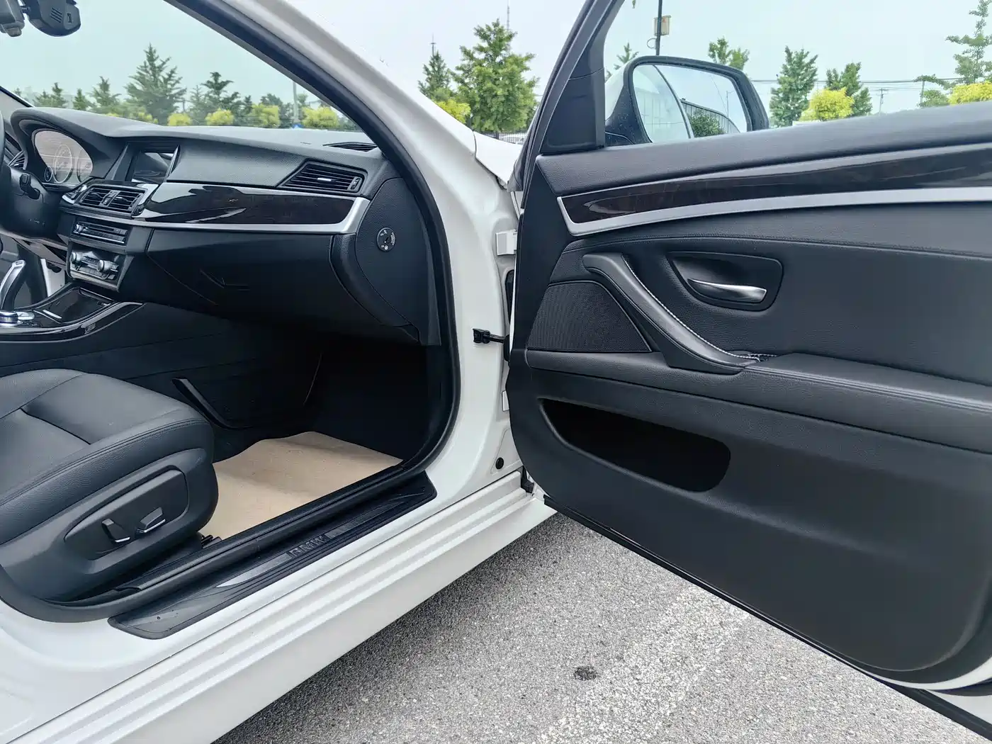 BMW 5 Series 2017 525Li Leading Edition фото 8